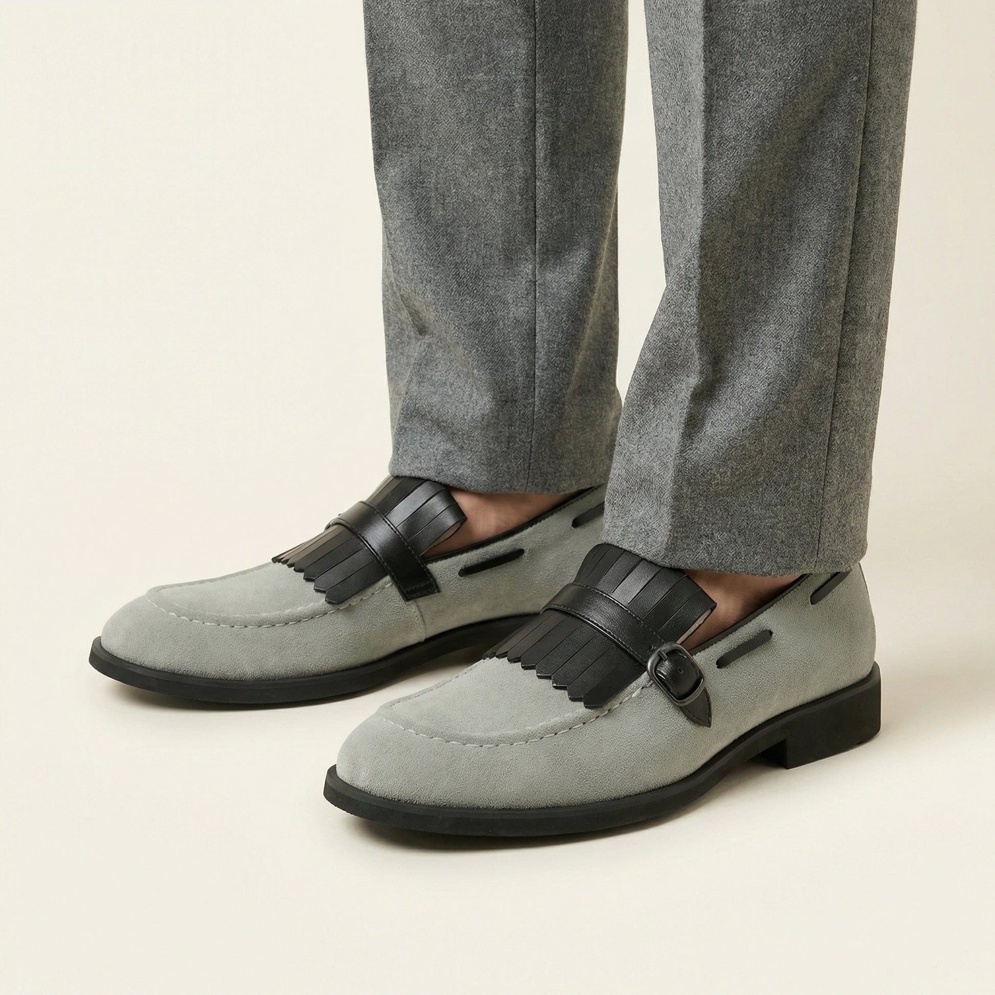 Mocassin à Franges et Boucle Décorative en Cuir Velours