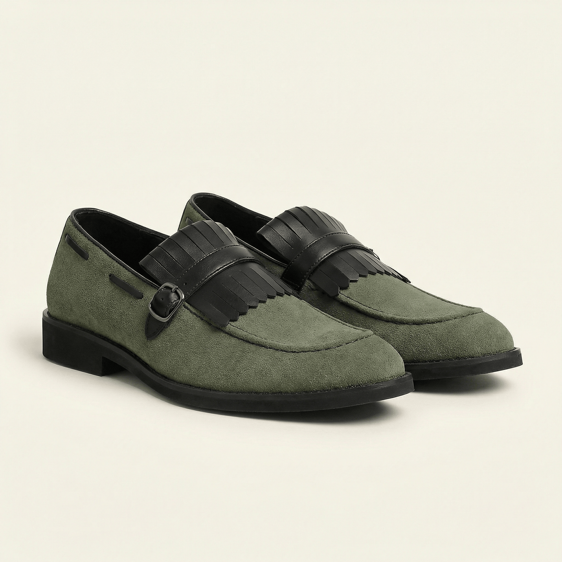 Mocassin à Franges et Boucle Décorative en Cuir Velours