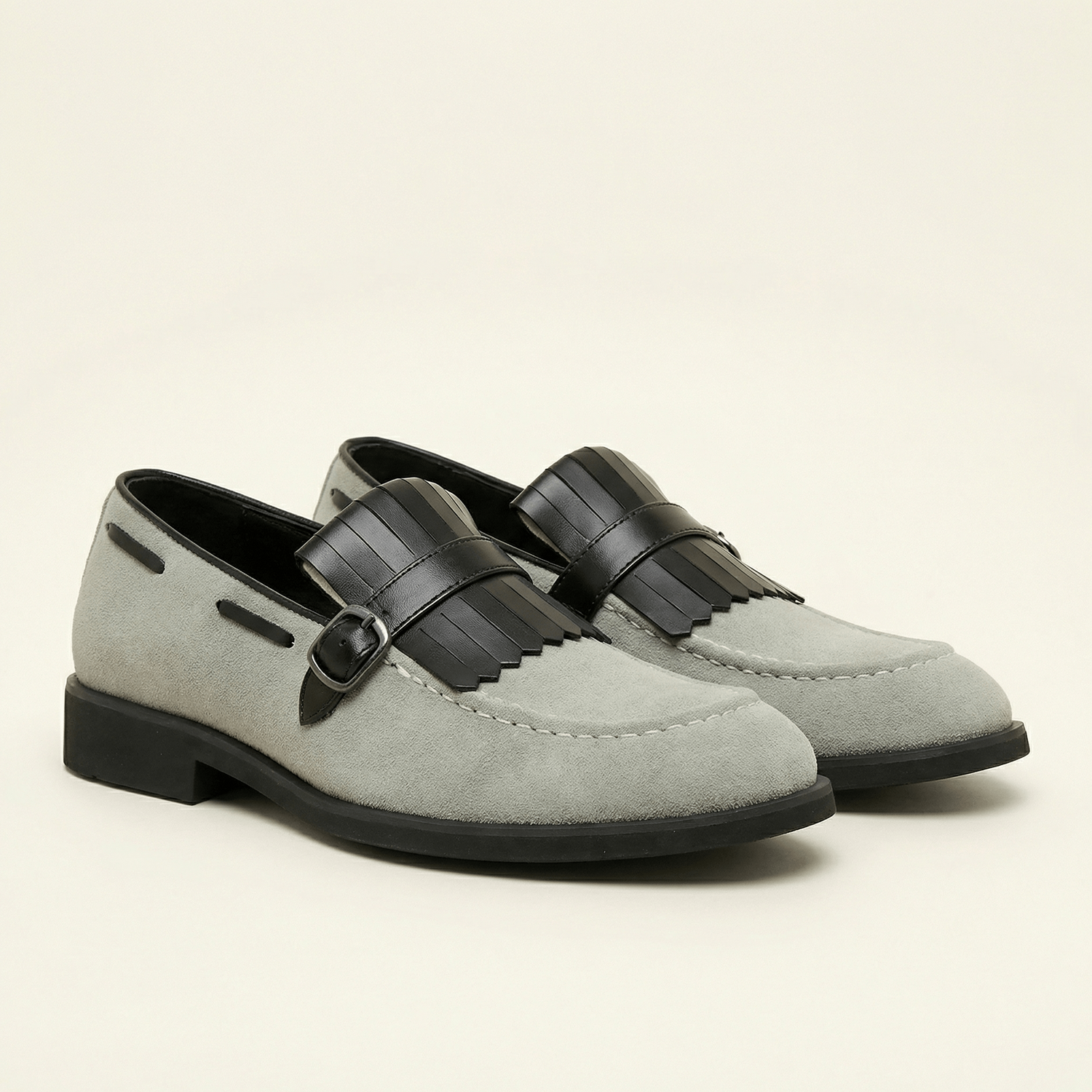 Mocassin à Franges et Boucle Décorative en Cuir Velours