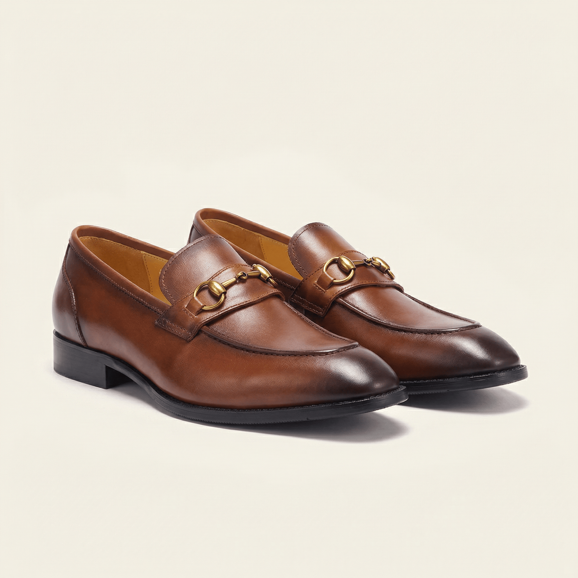 Mocassin à Mors Métallique Doré en Cuir Lisse
