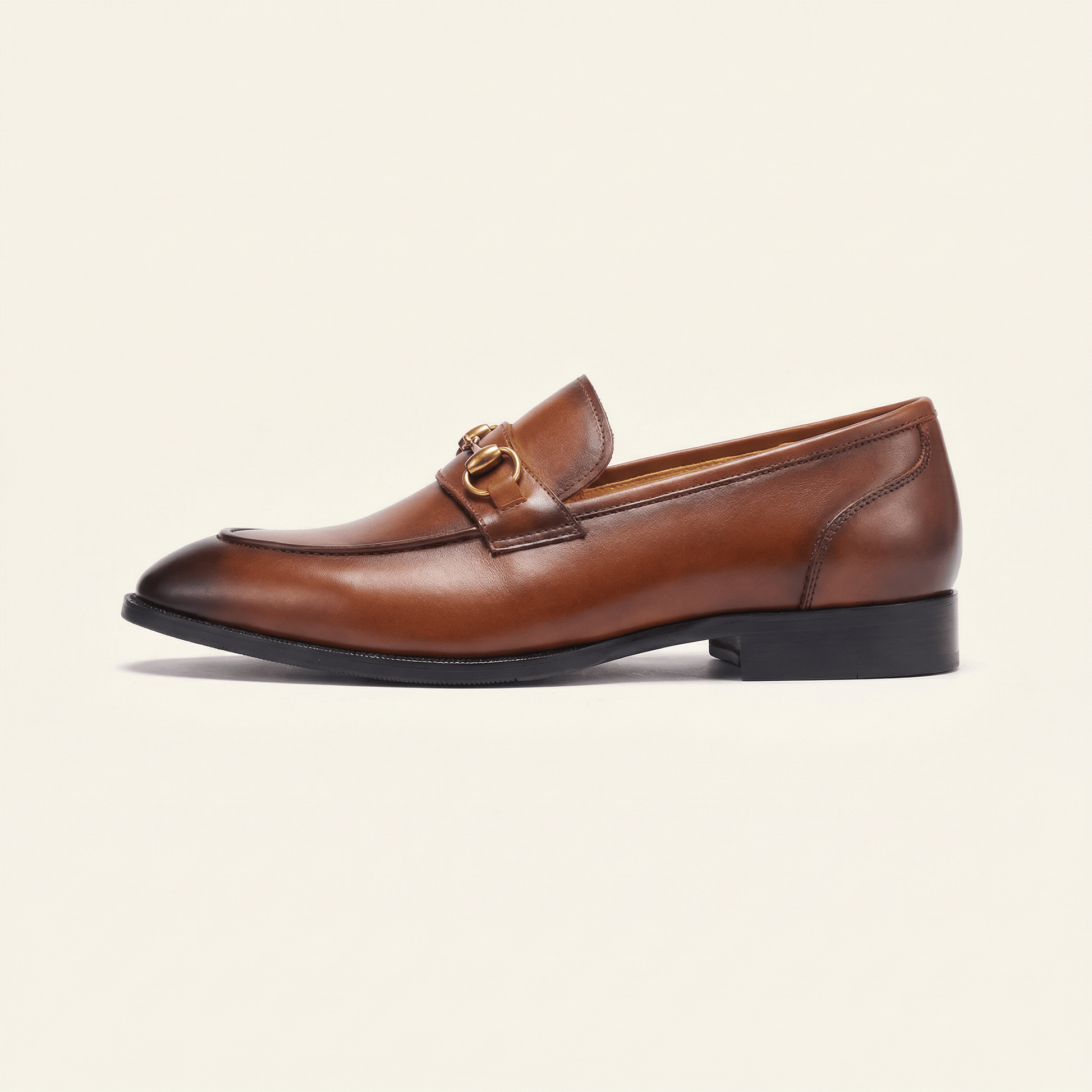 Mocassin à Mors Métallique Doré en Cuir Lisse
