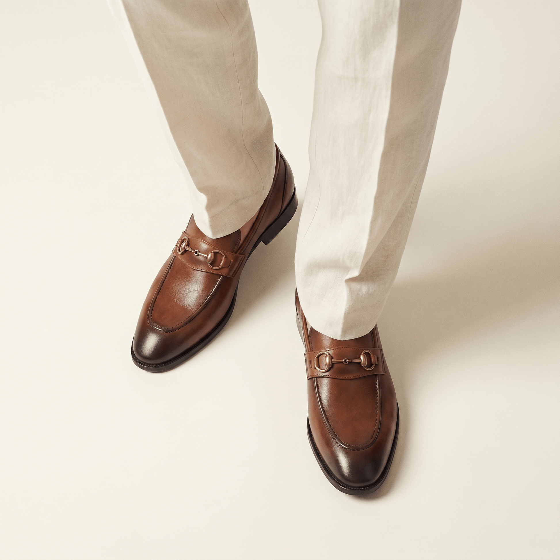 Mocassin à Mors Métallique Doré en Cuir Lisse