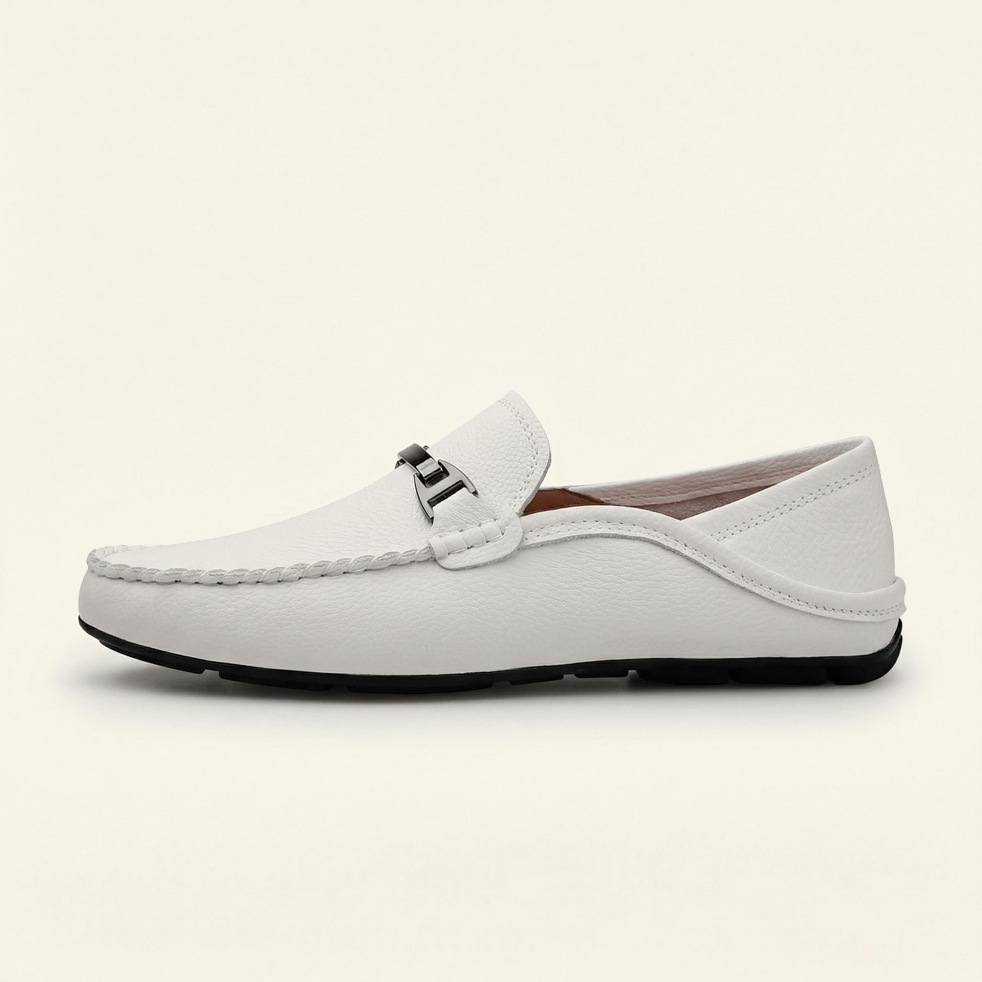 Mocassin à Ornement Métallique en Cuir Lisse