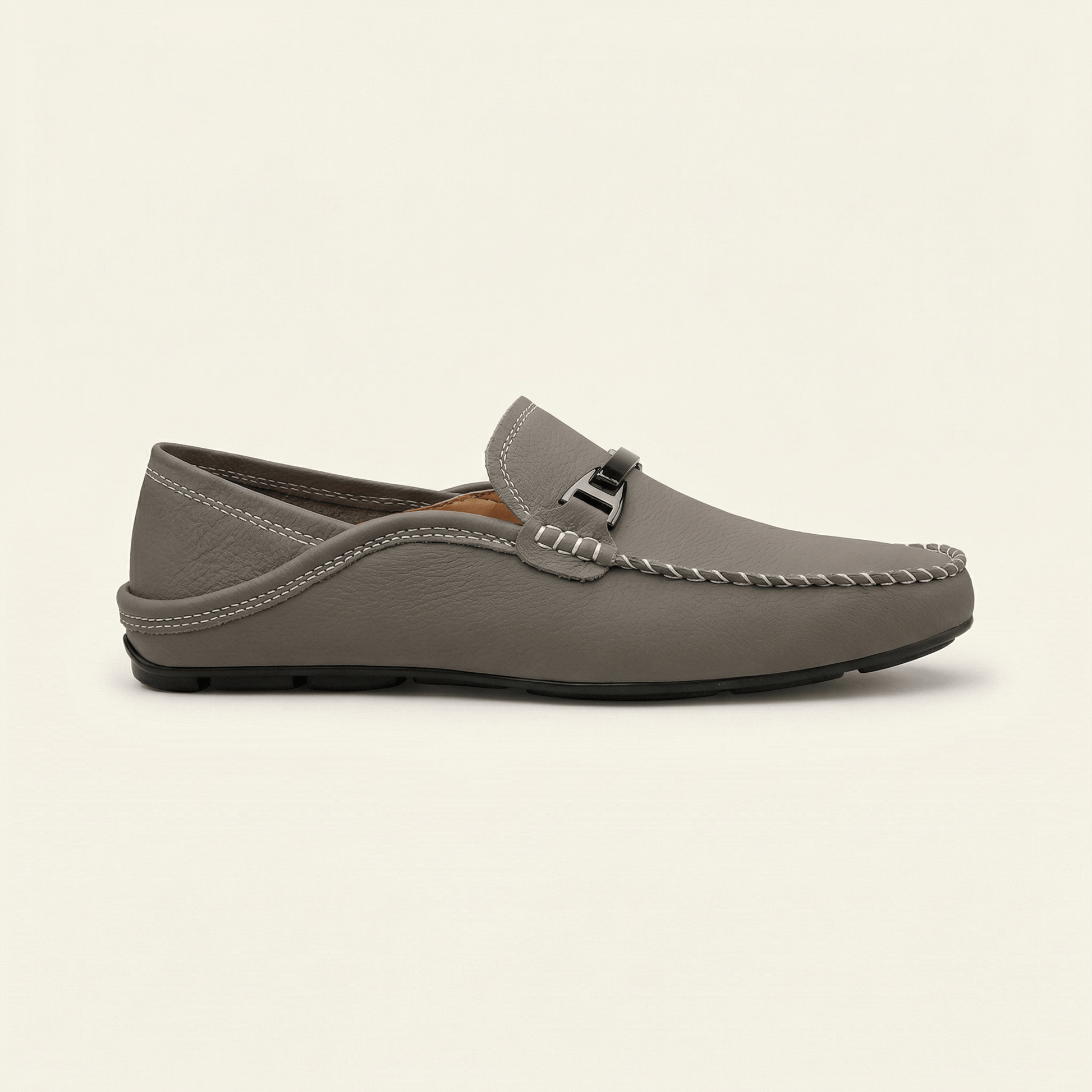 Mocassin à Ornement Métallique en Cuir Lisse