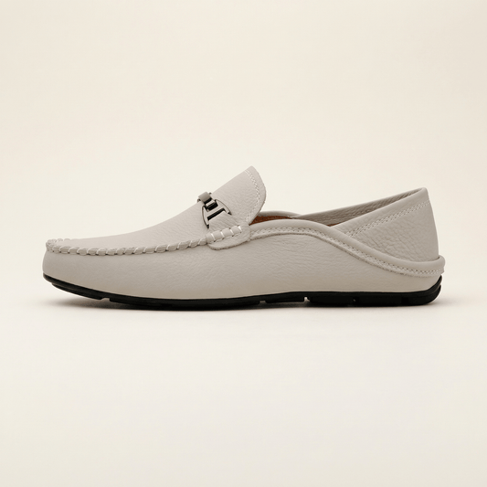 Mocassin à Ornement Métallique en Cuir Lisse