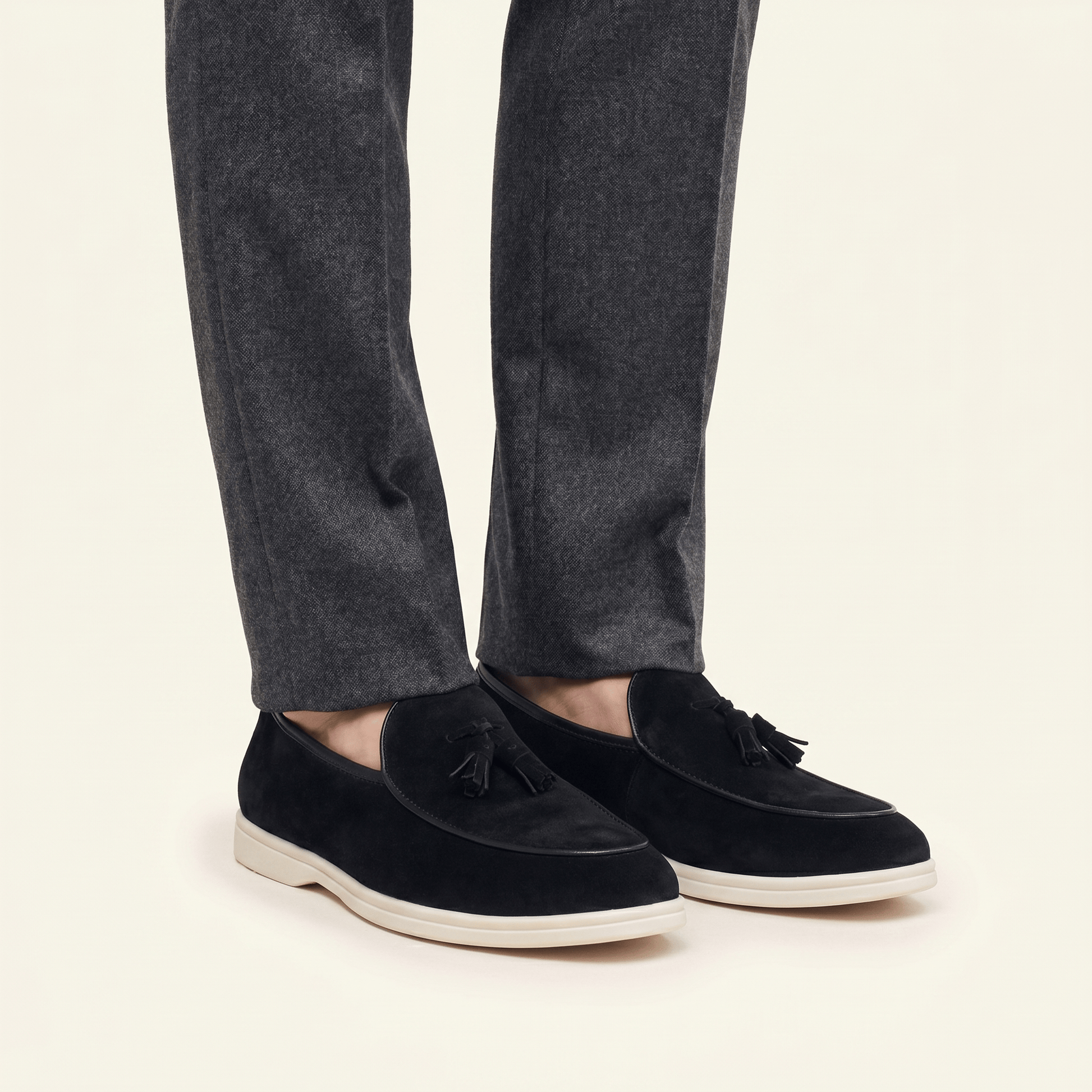 Mocassin Homme à Glands en Suédé Semelle Blanche