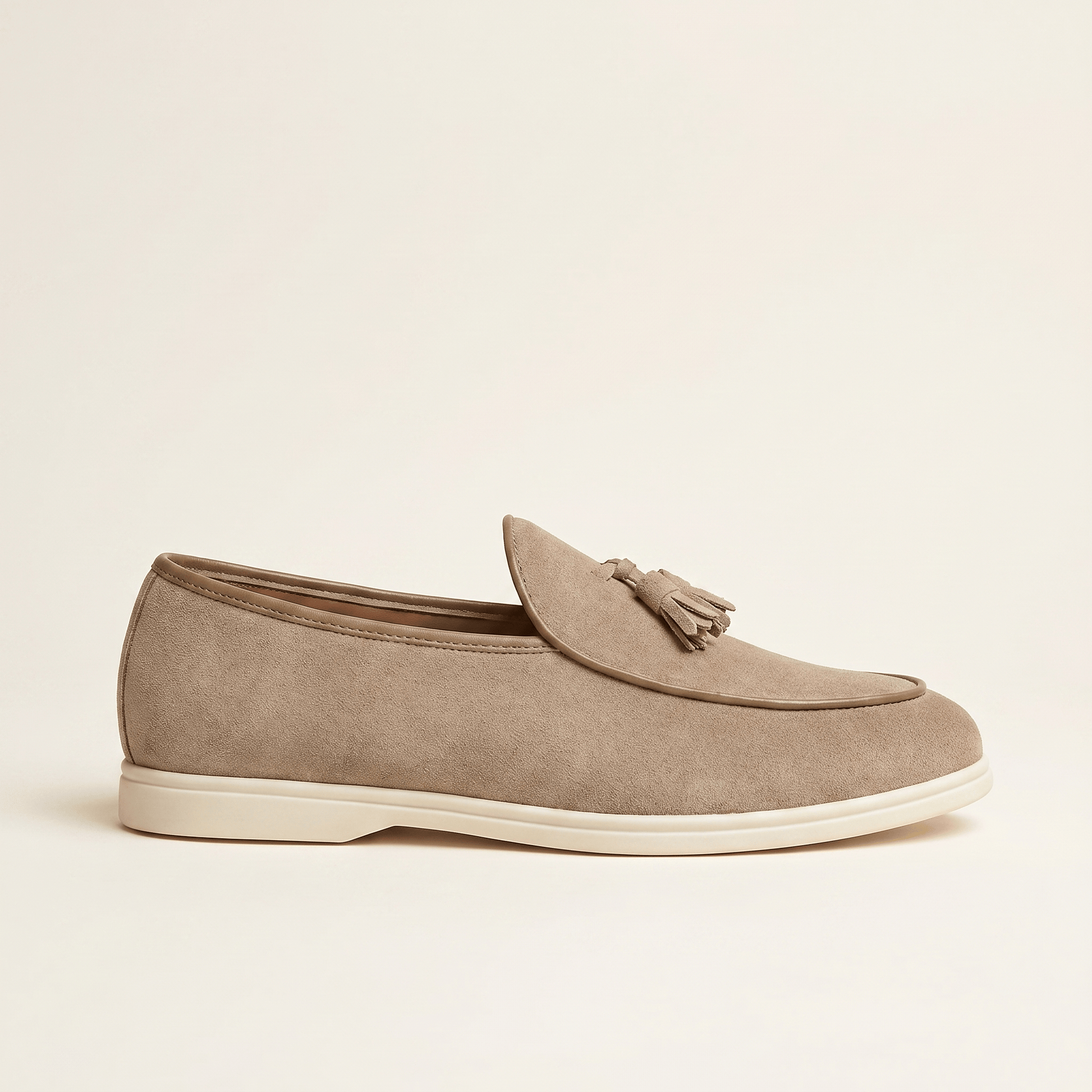Mocassin Homme à Glands en Suédé Semelle Blanche