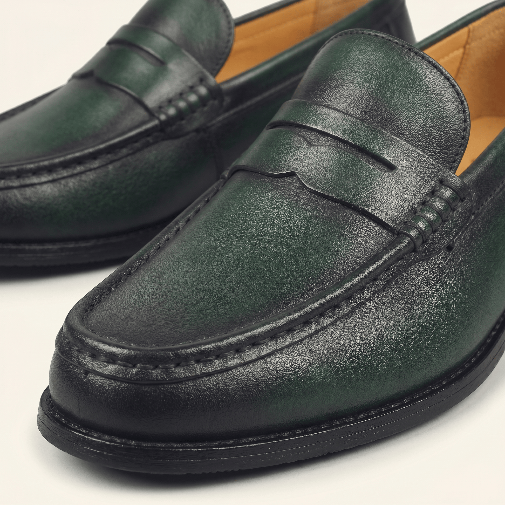 Mocassin Femme en Suédine à Couture Contrastée