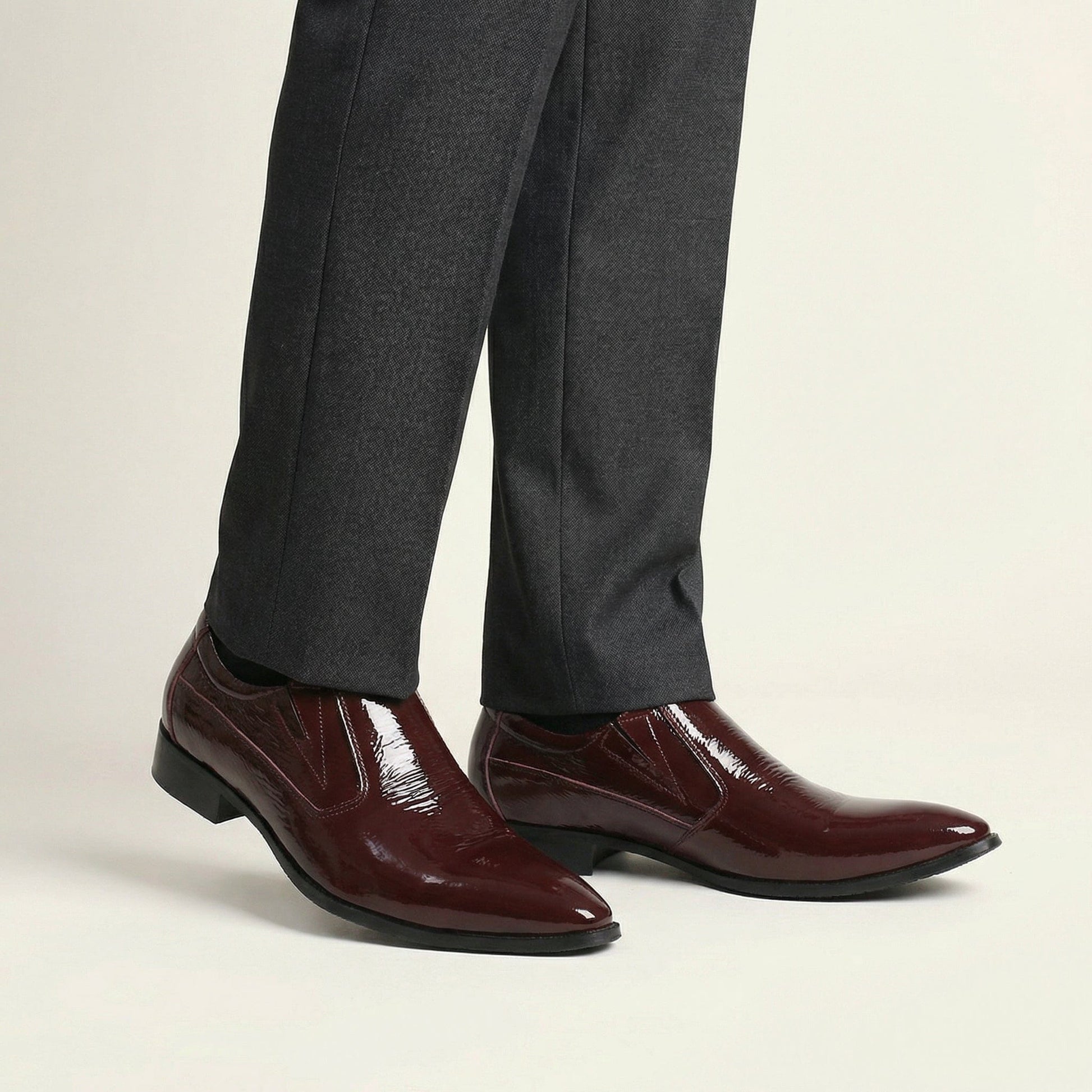 Mocassin Pointu en Cuir Verni Bordeaux