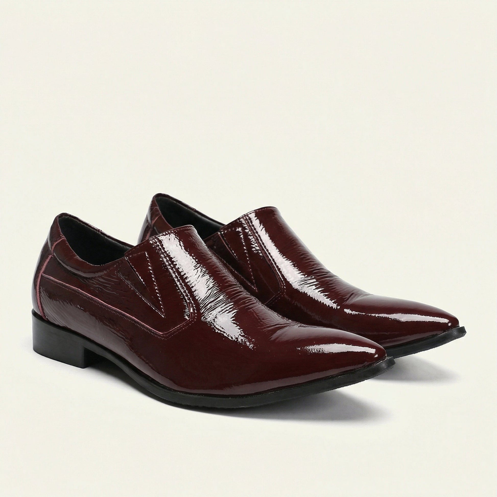 Mocassin Pointu en Cuir Verni Bordeaux
