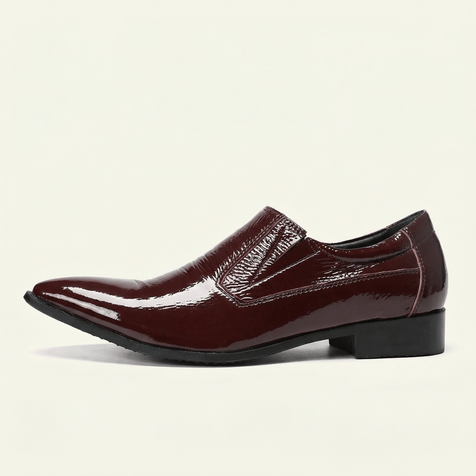 Mocassin Pointu en Cuir Verni Bordeaux