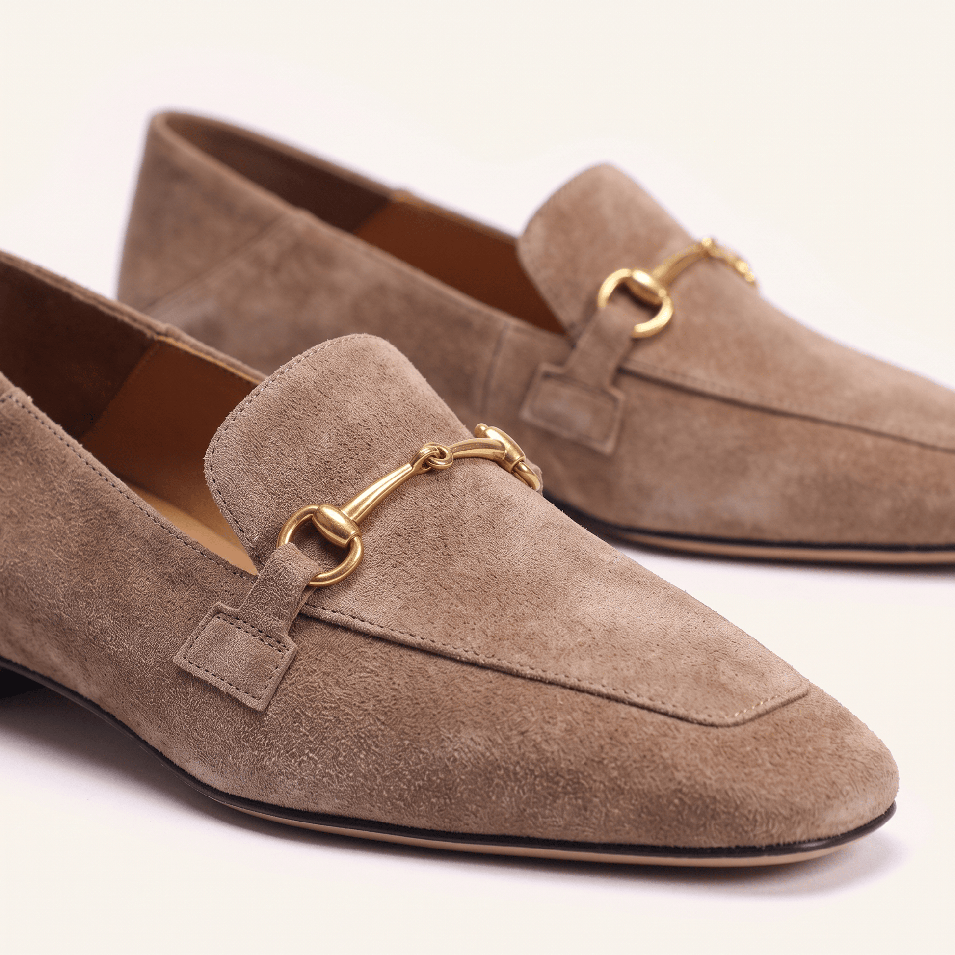 Mocassins Femme en Daim Détail Doré Bout Carré avec Petit Talon